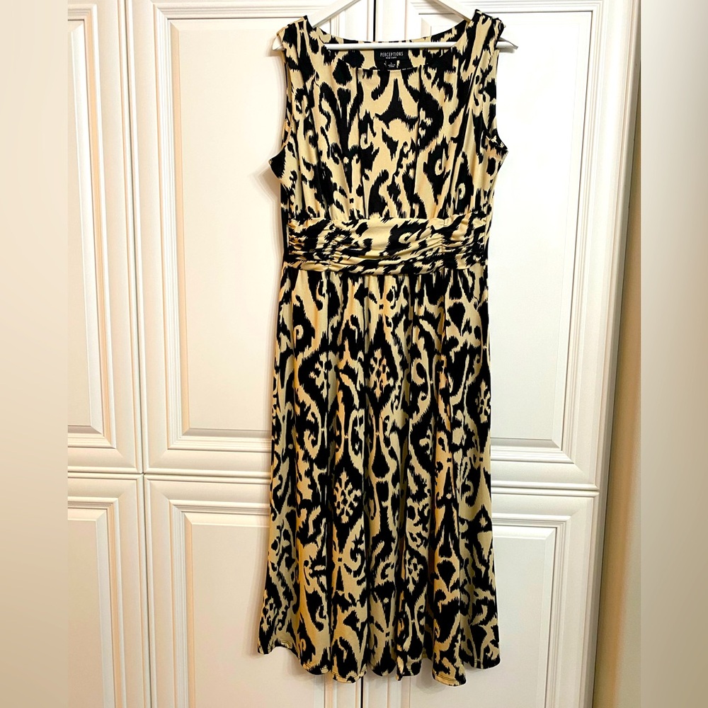 Perceptions NY Size Large Sleeveless Cream Black Gathered Waist Scoop Neck Dress